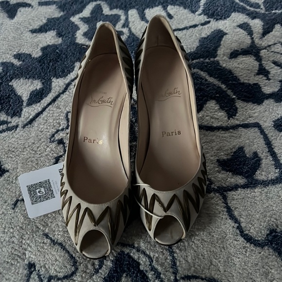 Christian Louboutin Nude - Picture 3 of 9